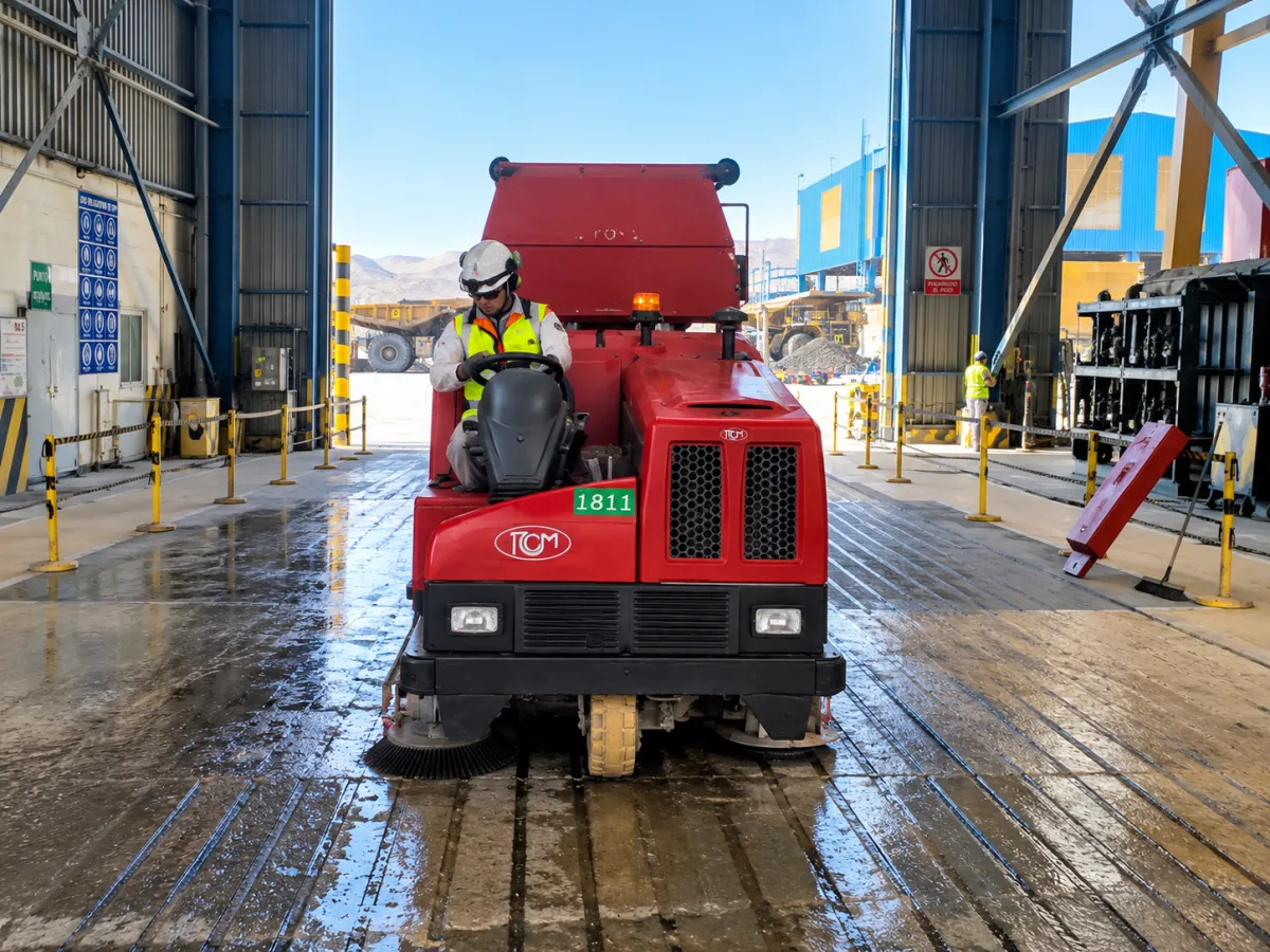 ¿Cuánto tiempo puede ahorrar una máquina que barre y lava en una sola operación?
